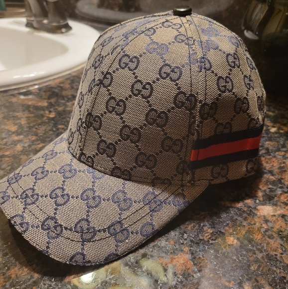 🚫SOLD!🚫Gucci Beige and Navy Blue Monogram Cap - Picture 5 of 11